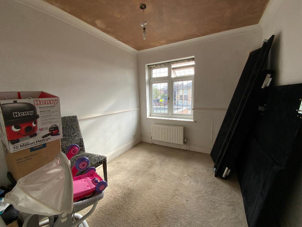 House in Romford - More
