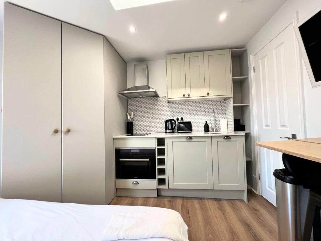 Apartment in London, City of Westminster - View 3