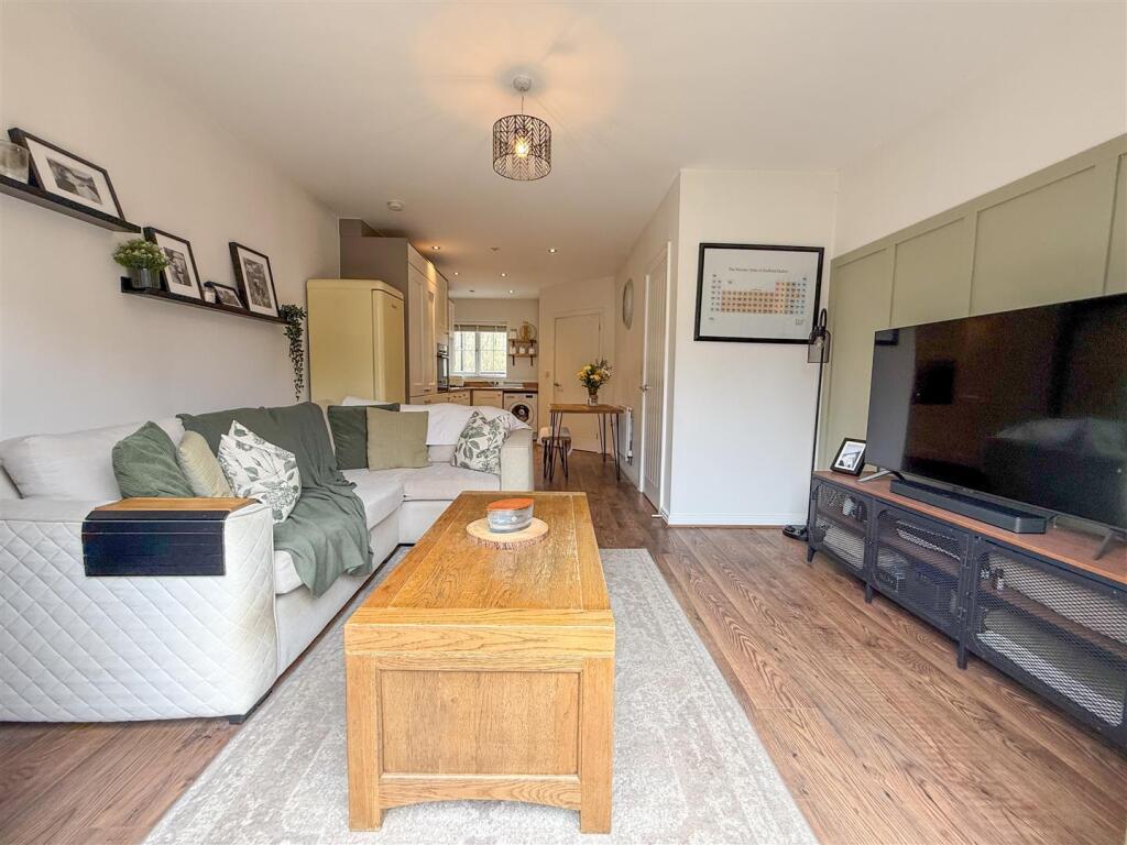 Samuel Fox Avenue, Deepcar, S36 photo 2