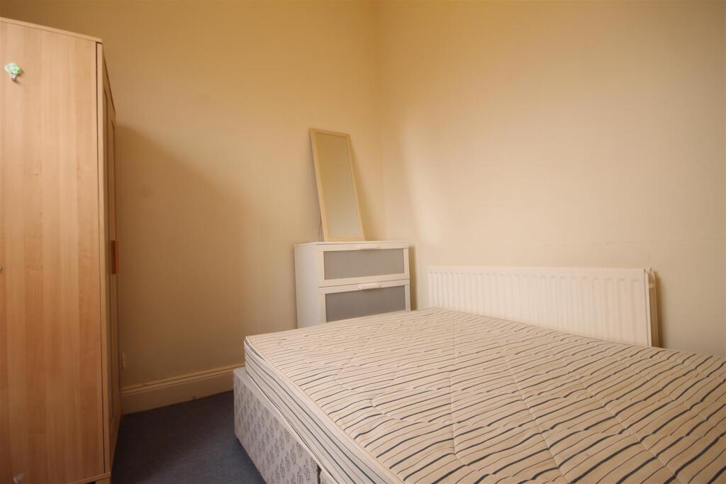 Apartment in Newcastle upon Tyne - View 4