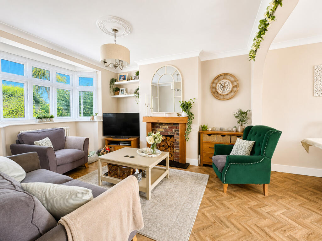 House in Southend-on-Sea - More