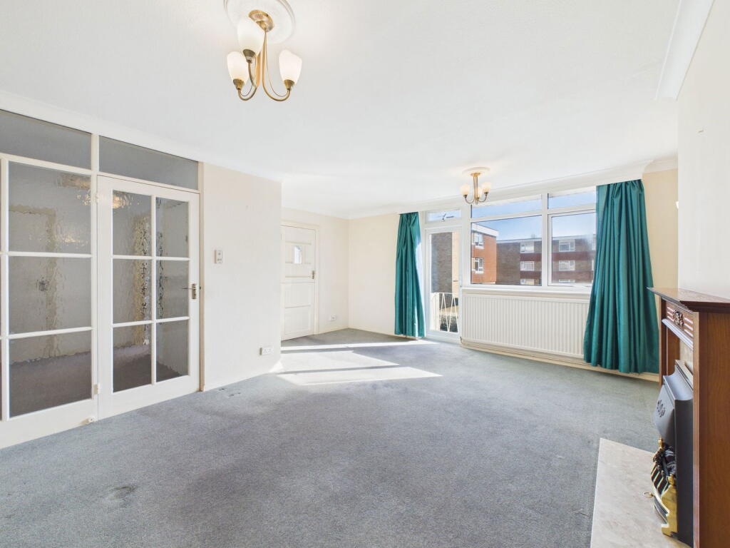 Apartment in Worthing, West Sussex - View 3