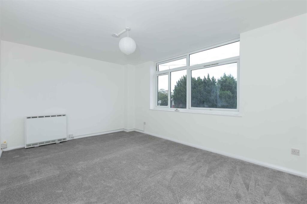 Apartment in Brighton - View 4
