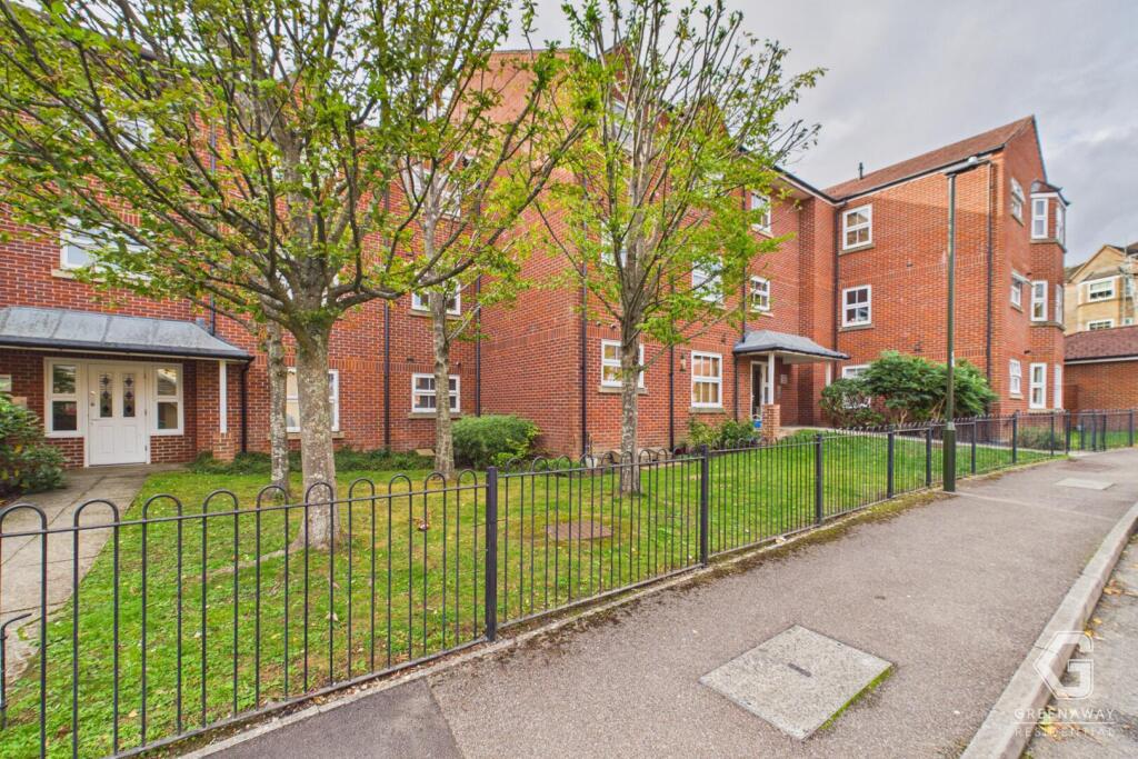 2-bed flat on Maidenbower, Crawley, RH10, £240,000