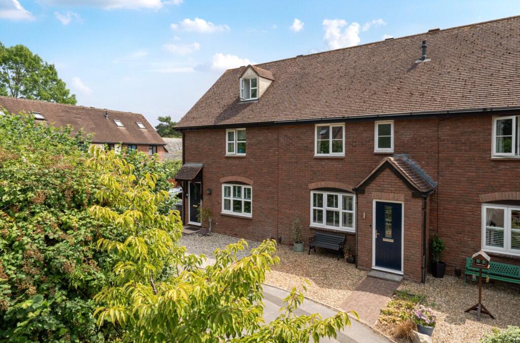 3-bed terraced on Pinhoe, Exeter, £350,000