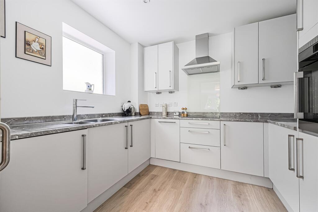 Beechwood Grove, Albert Road, Caversham Heights - View 3
