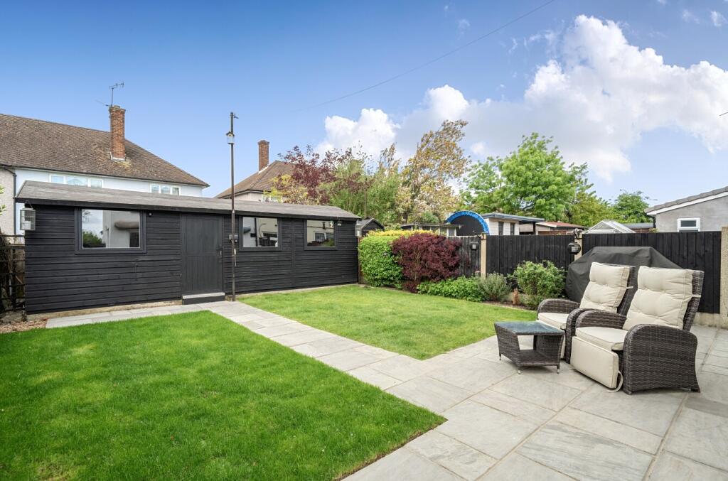 Daiglen Drive, South Ockendon, Essex, RM15 5AG photo 4
