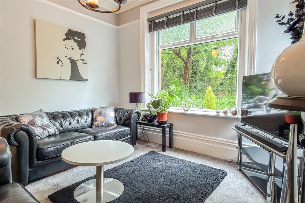 House in Oldham, Greater Manchester - View 4