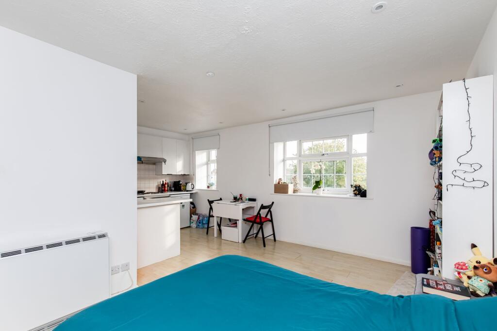 Apartment in London - More