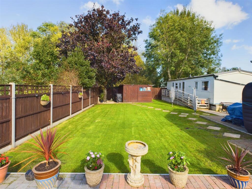 Semi-Detached House with Detached Bungalow photo 3