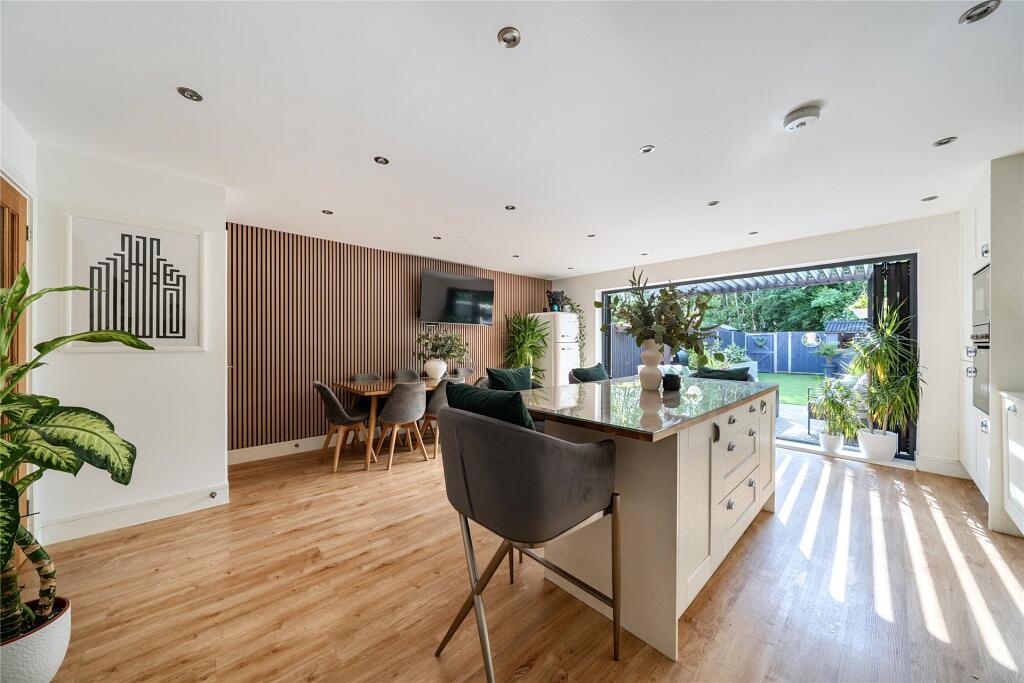 House in Lidlington, Central Bedfordshire - More
