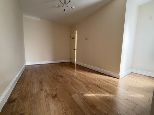 Mead Road, Edgware - View 6