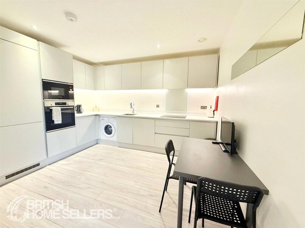 Apartment in Purley - View 3