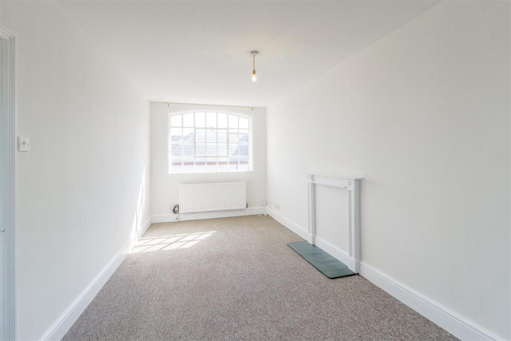 Apartment in Earls Barton - View 4