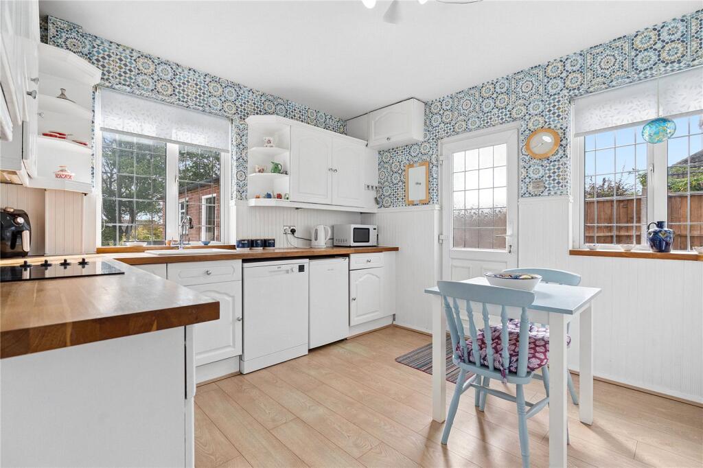 House in Chatham, Medway - View 4