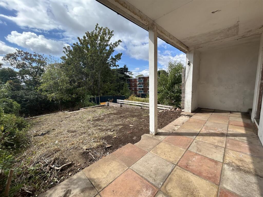 House in Bristol, Shirehampton - More