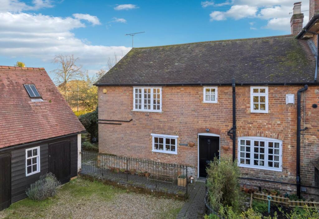 4-bed other on Manor Farm, Leighton Road, Wingrave, £875,000