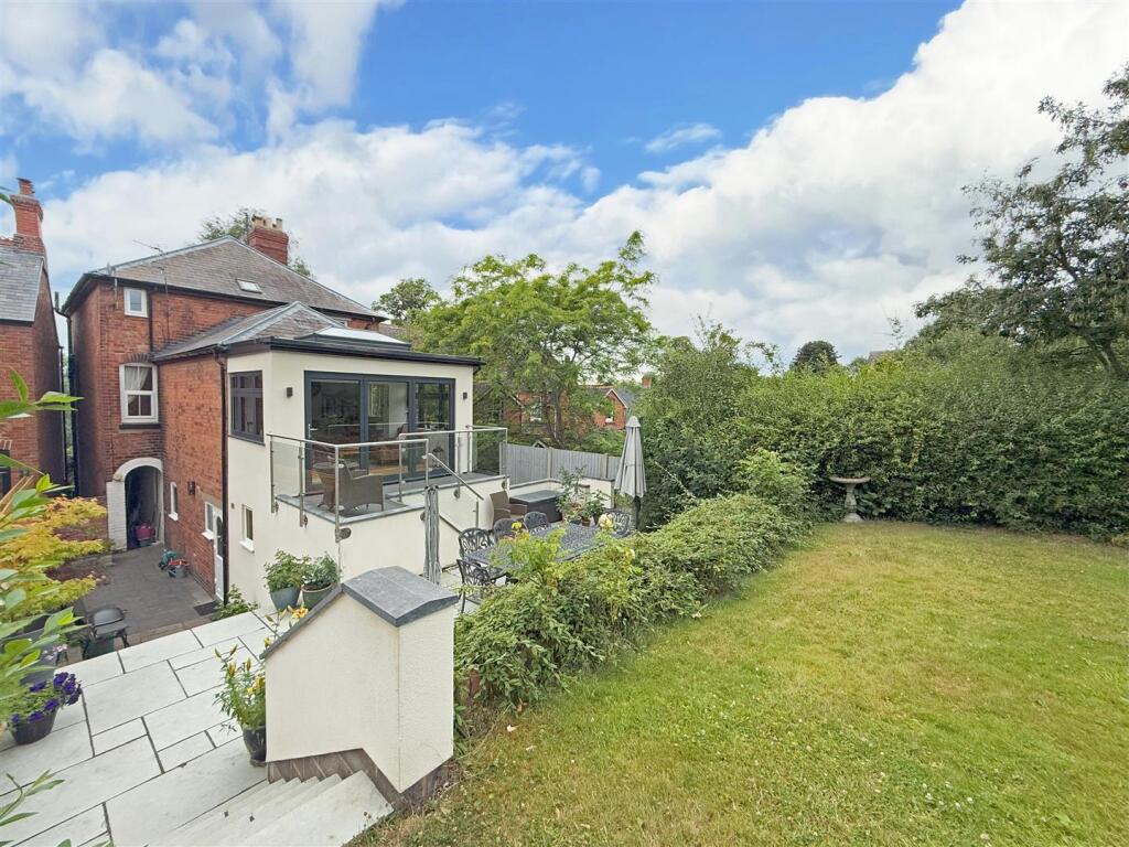 72 BERWICK ROAD photo 2