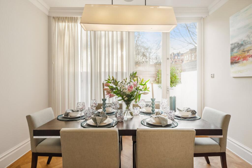 House in London, Brompton - More