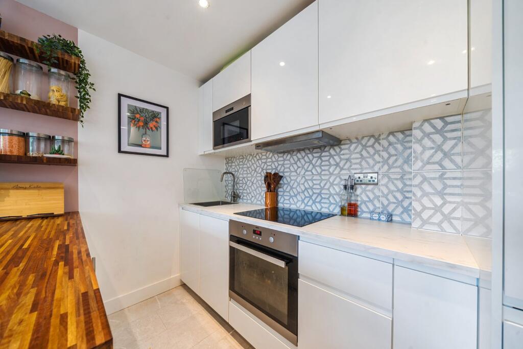 Apartment in London, Canada Water, Rotherhithe - View 4