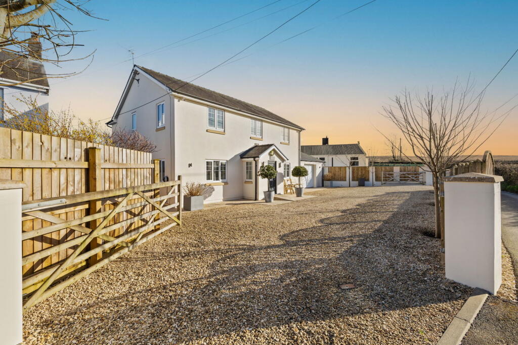 Main image of property: Llanrhidian, Swansea, SA3 1EH
