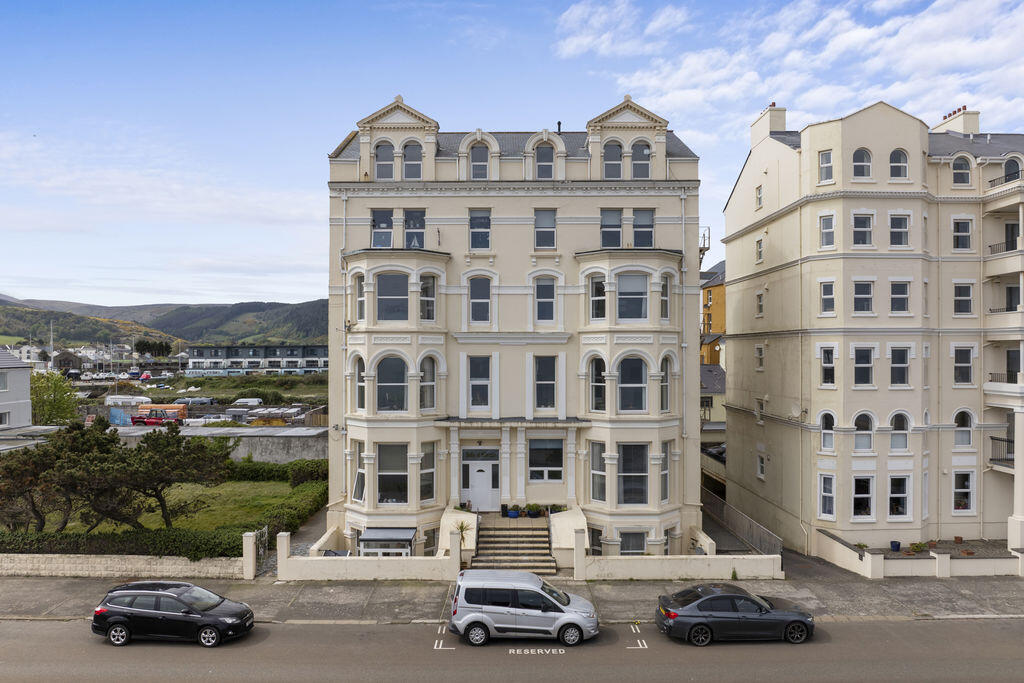3-bed flat on Flat 19/20 Isle of Alanis, Mooragh Promenade, Ramsey, £199,950