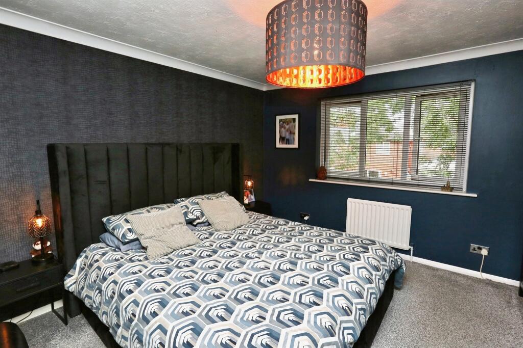House in Southampton - More