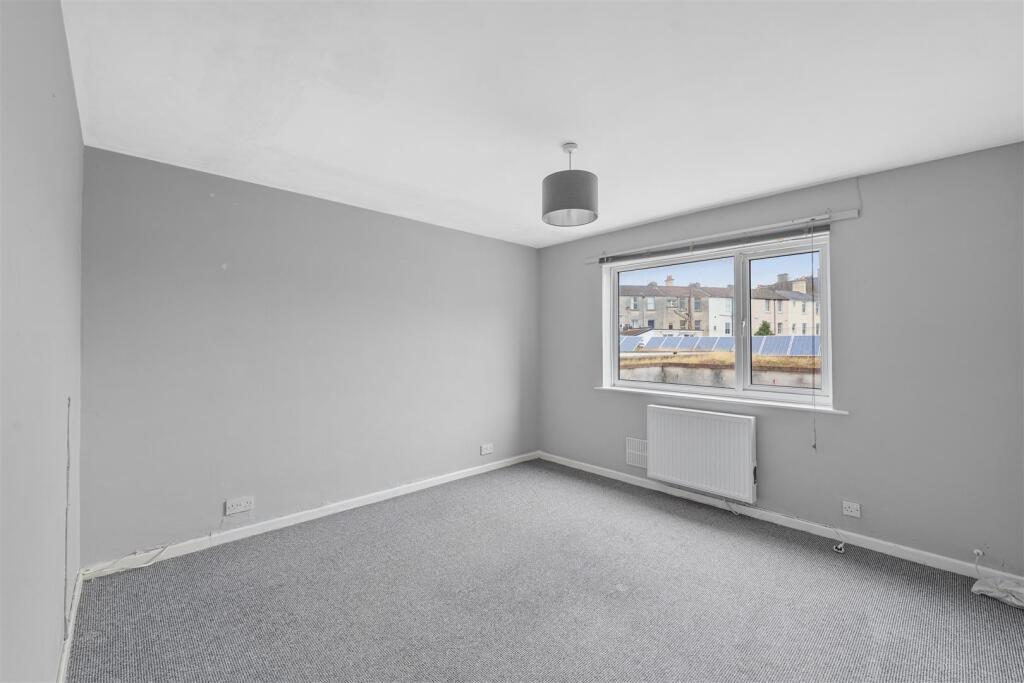Apartment in Bristol - More
