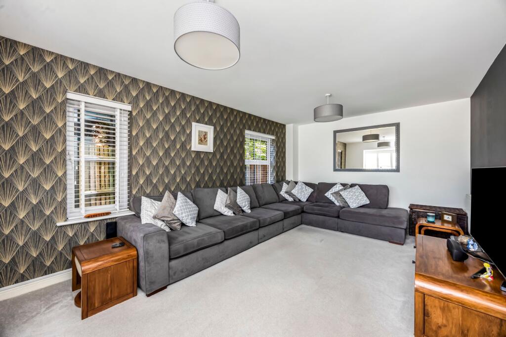 House in Horsham, Solomon's Seal Development, Broadbridge Heath - View 3