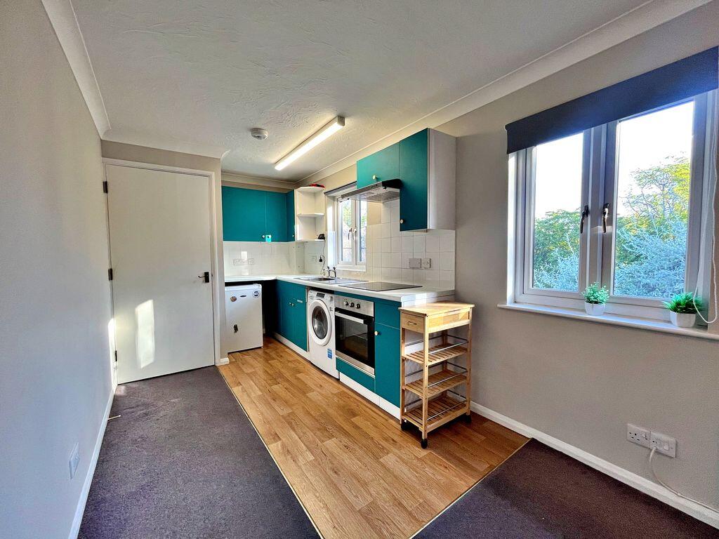 Apartment in Southall - More