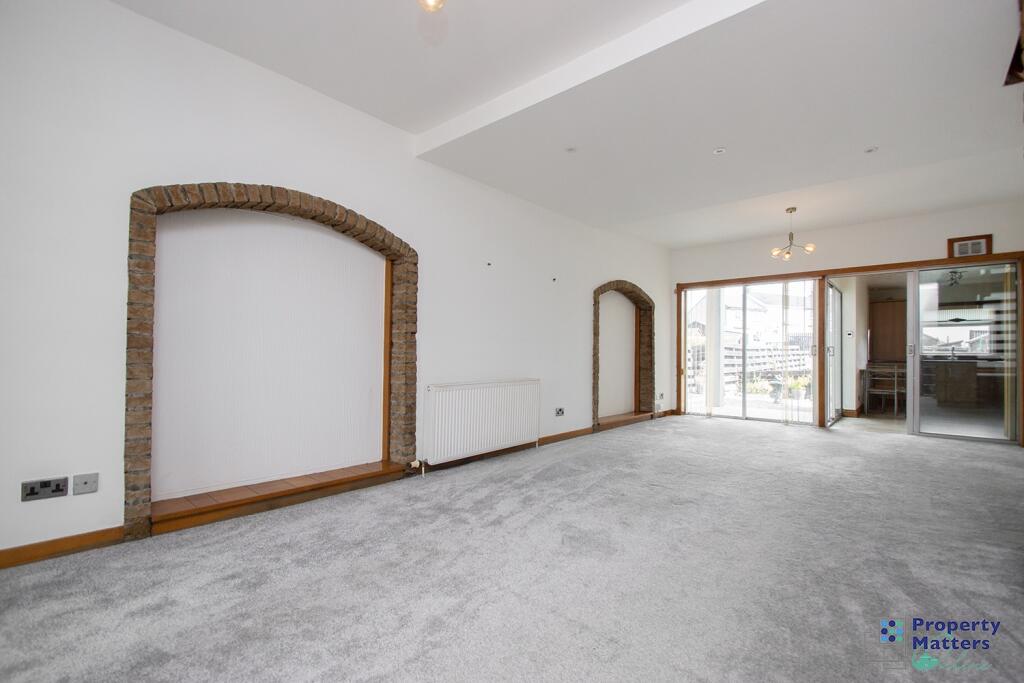 House in Hurlford, New Farm Loch - View 3