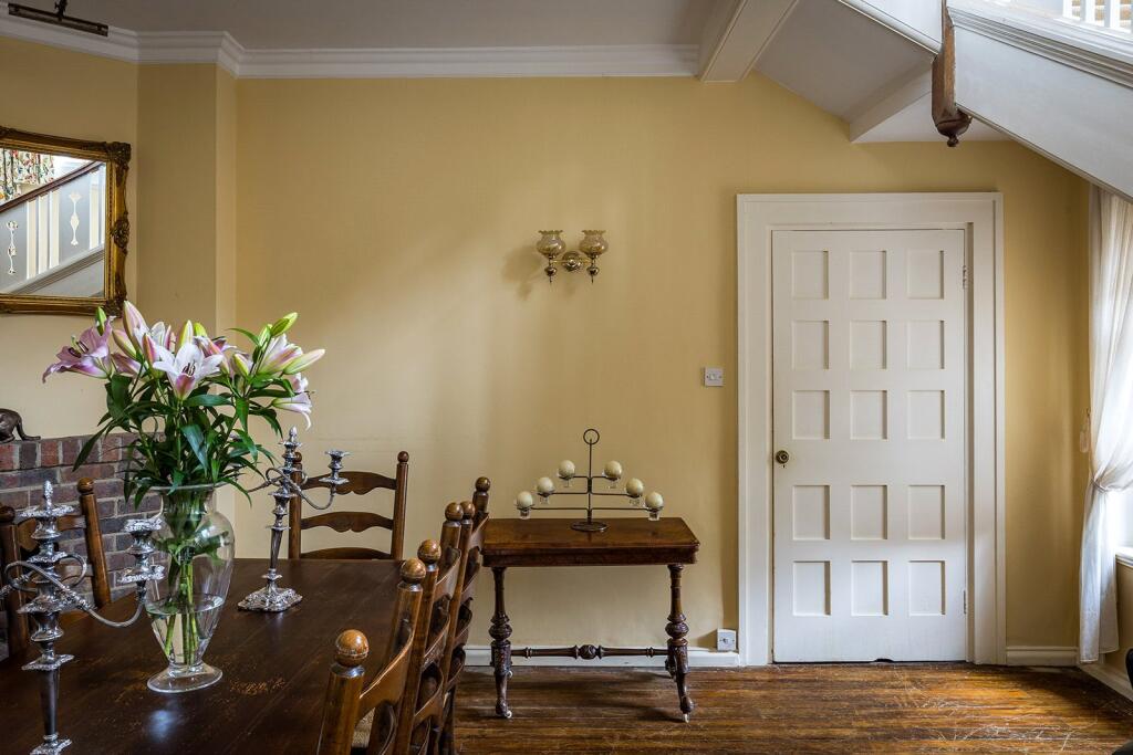 House in Waverley, Alfold - More