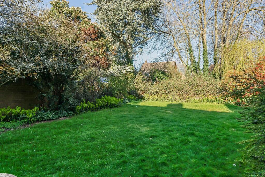 House in Bishop's Stortford, Hockerill - View 3