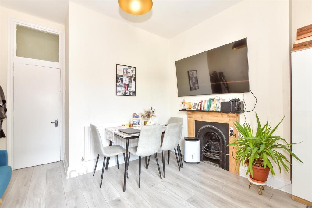 Apartment in Portsmouth - More
