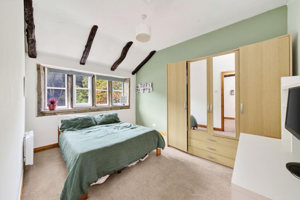 House in Huddersfield - View 3