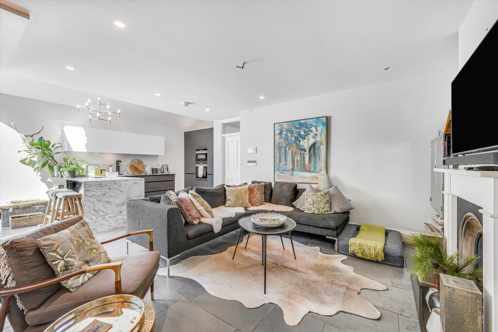 House in Richmond, Petersham - More