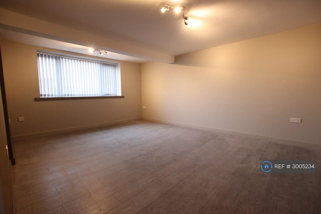 Apartment in Wirral, Liverpool City Region - View 4