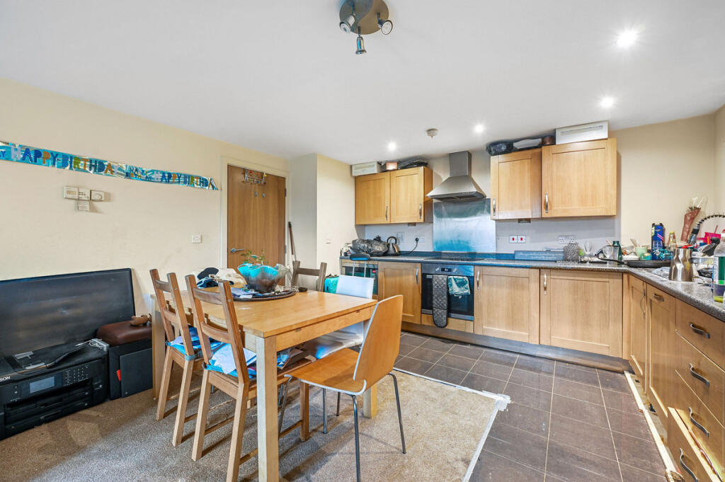 Apartment in Watford, Cassio Metro, Holywell Estate - View 3