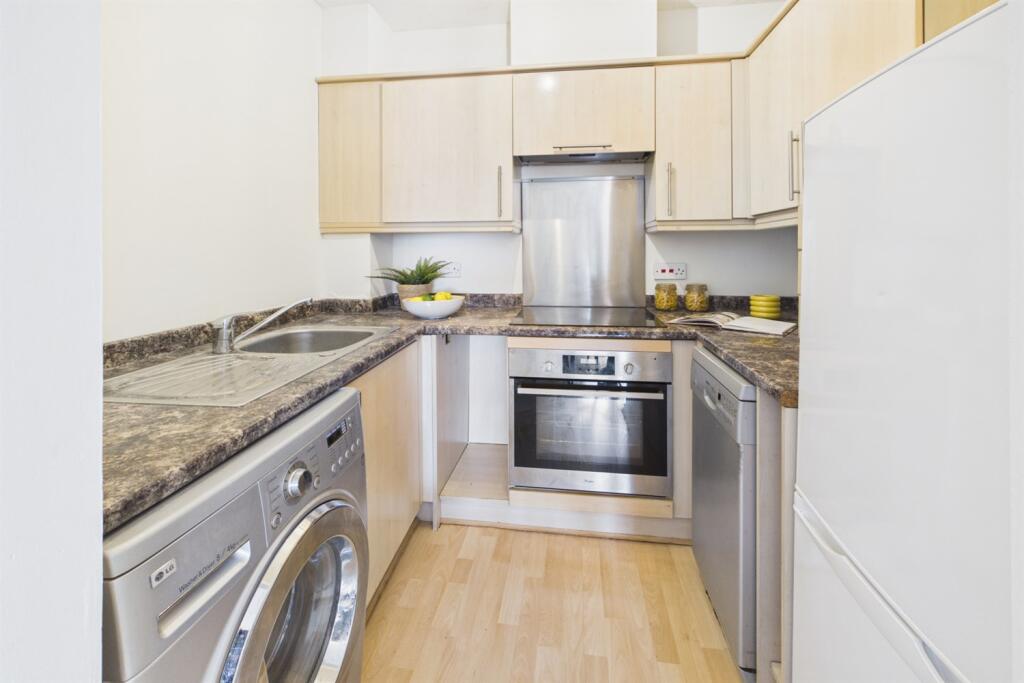 Apartment in London - View 5