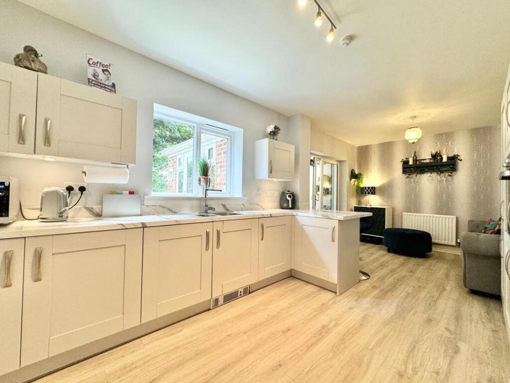 Raley Drive, Barnsley, S75 1FL photo 4