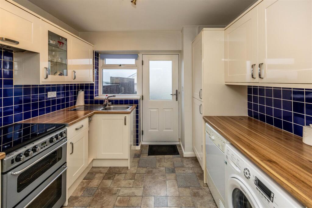 House in Bradford, West Yorkshire - View 3