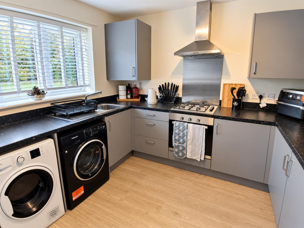 House in Nuneaton and Bedworth, Warwickshire - More