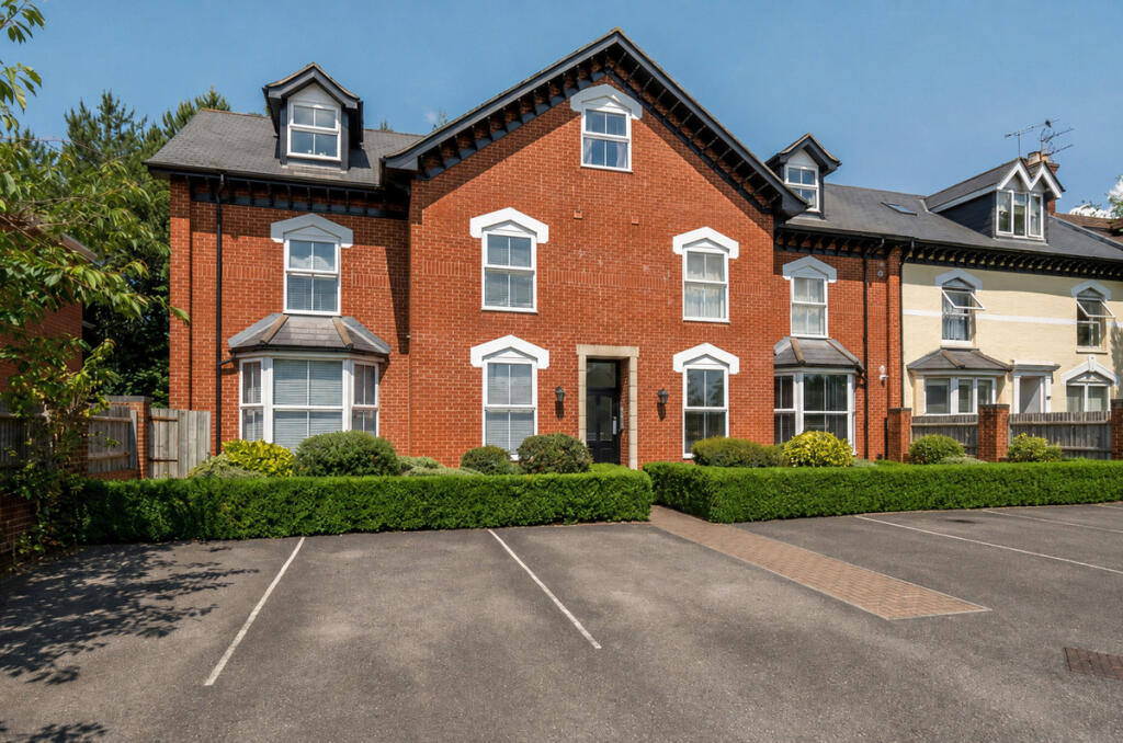 Main image of property: London Court, Newbury, RG14