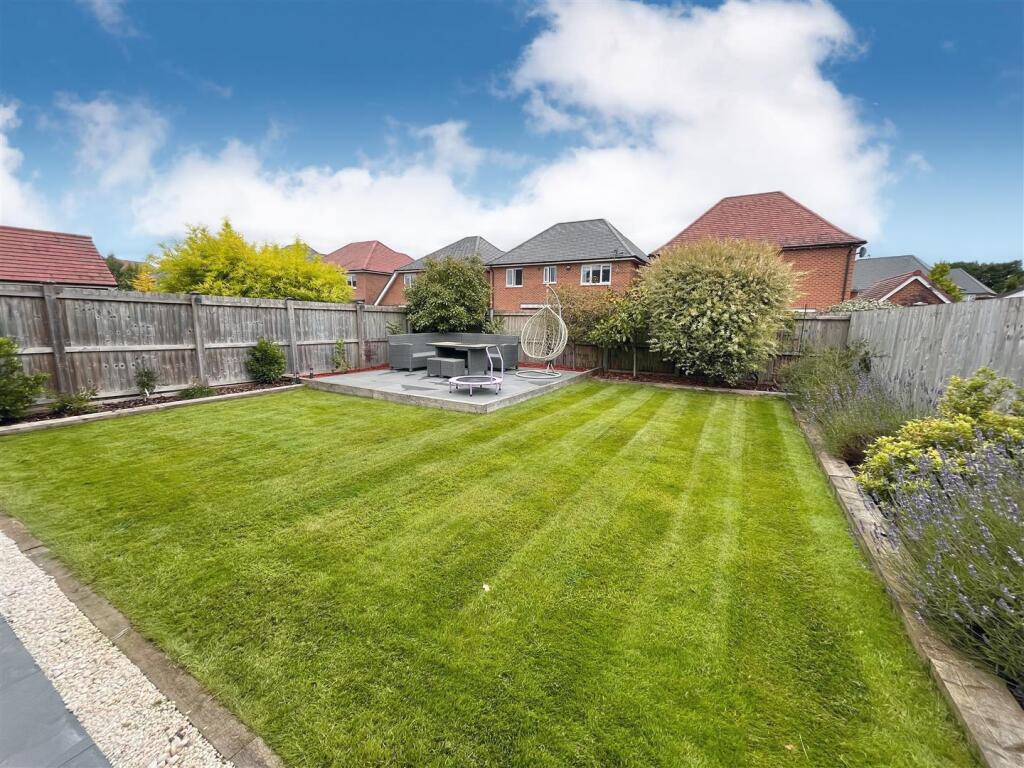 Lincoln Close, Woodford, Stockport photo 3