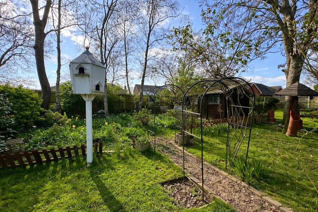 London Road, Hailsham, East Sussex, BN27 photo 3
