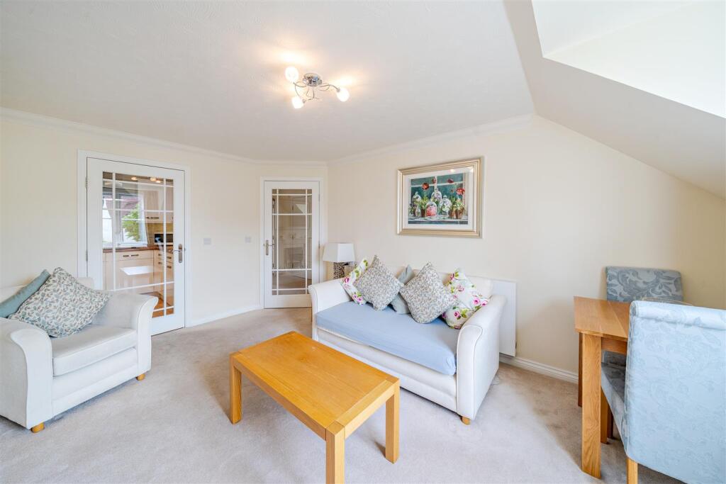 Beecham Lodge, Cirencester, Gloucestershire photo 4