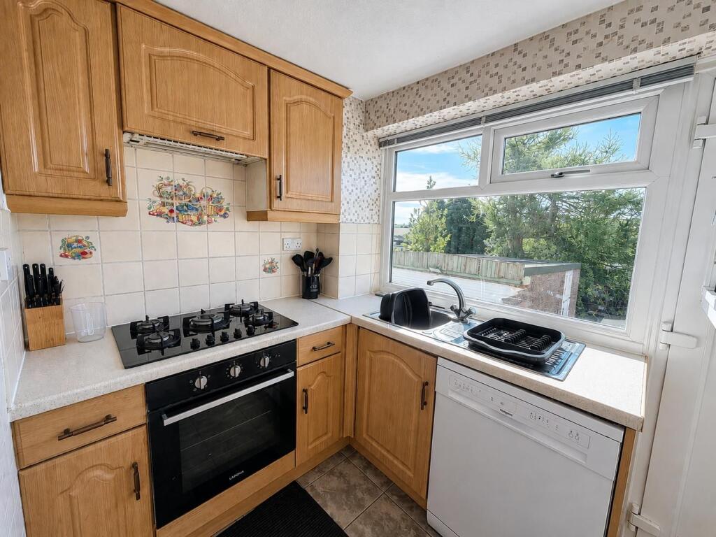 House in Bradford, Denholme - More