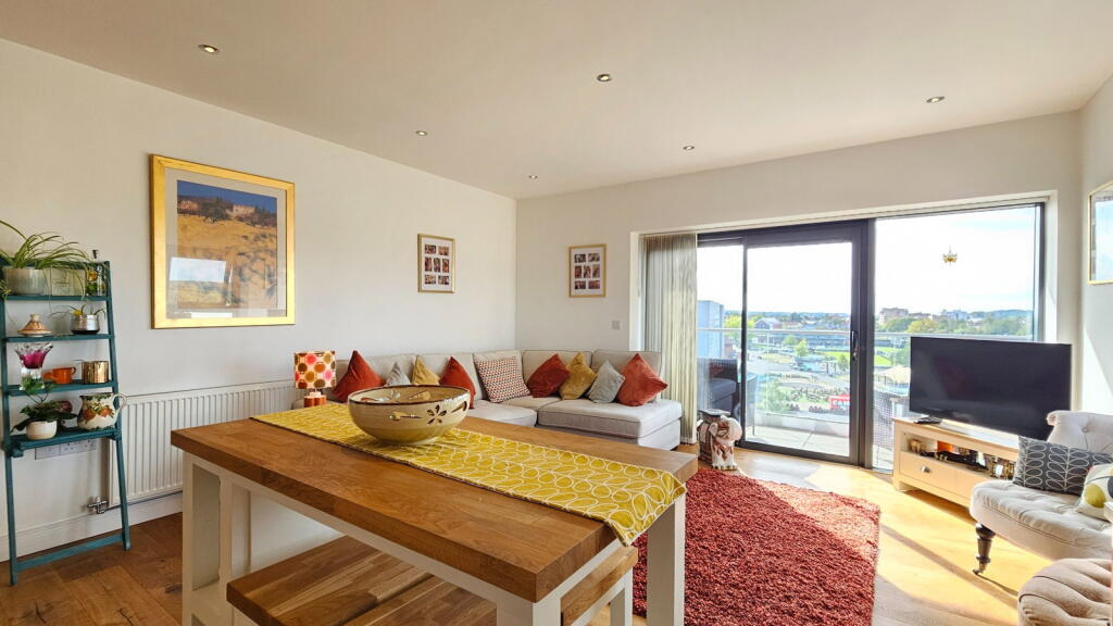 Apartment in Greenham - View 2