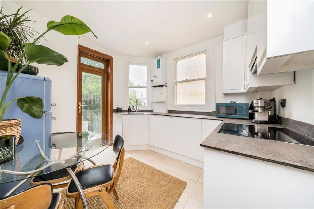 Apartment in London - View 3