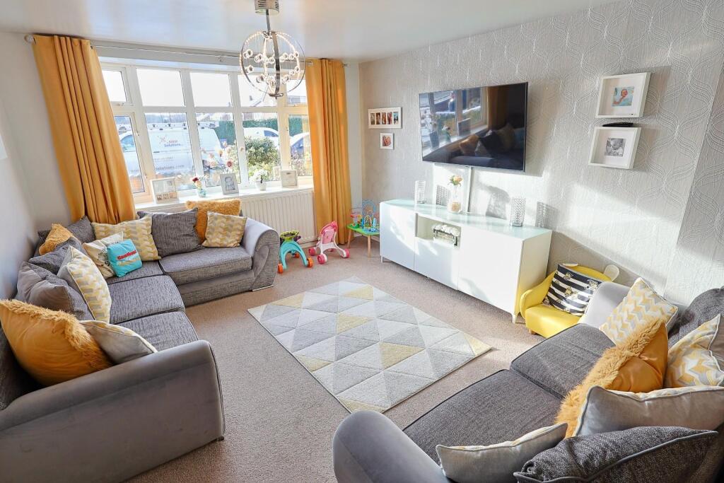 Upper Eastern Green Lane, Eastern Green, Coventry - Superb Size Garden & No Chain photo 3
